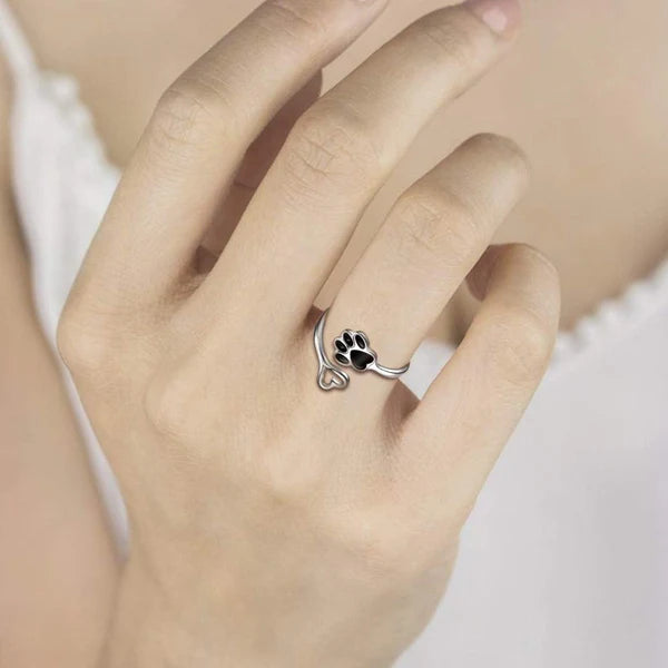 Ambachtelijke ring met poot en hart